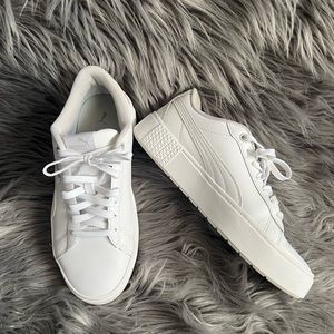 *LIKE NEW* White PUMA Softfoam Sneakers (Women’s 8)